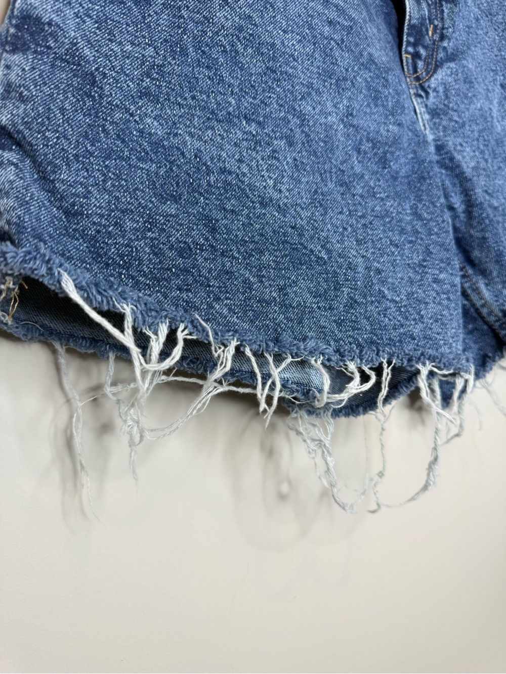 H&M Vintage-Inspired Mid-Blue Denim Cutoff Shorts - Picture 2 of 10